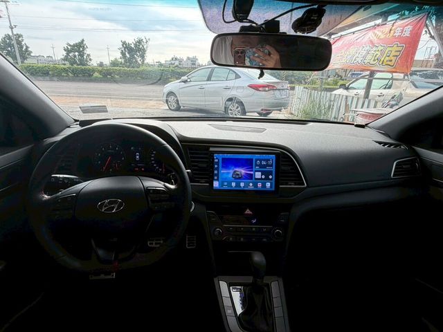 HYUNDAI現代 ELANTRA  第5張相片