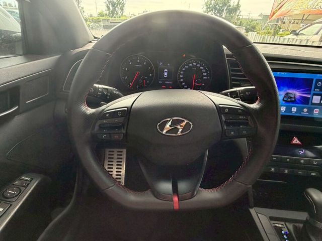 HYUNDAI現代 ELANTRA  第7張相片