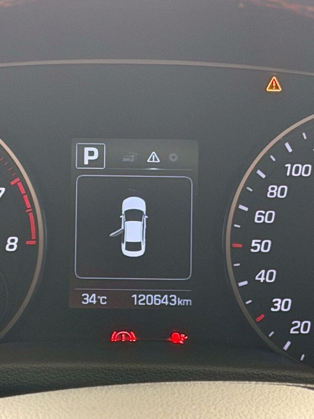HYUNDAI現代 ELANTRA  第8張相片