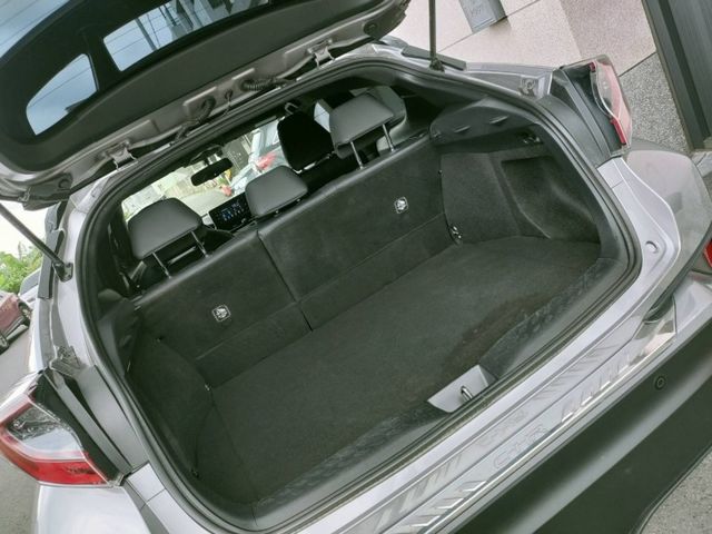 Toyota C-HR  第1張相片