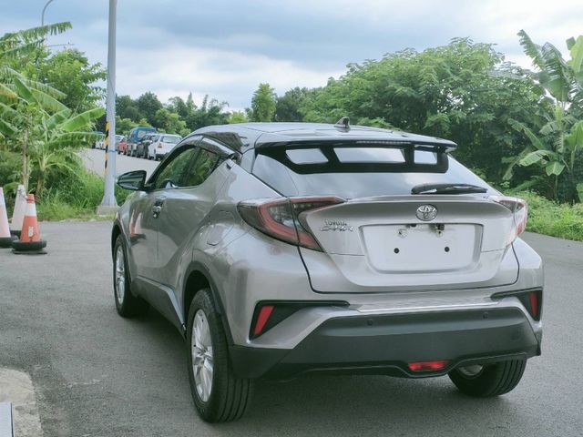 Toyota C-HR  第8張相片