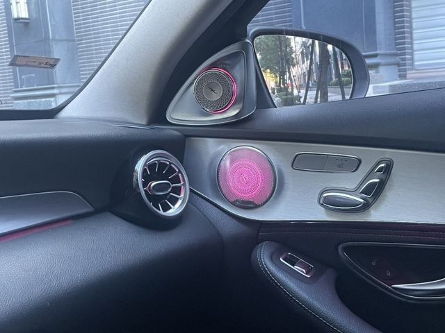 Mercedes-Benz/賓士 C300  第3張相片