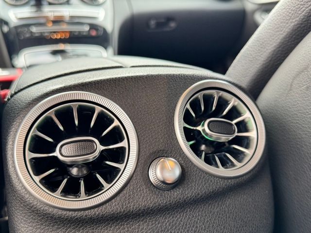 Mercedes-Benz/賓士 C300  第8張相片
