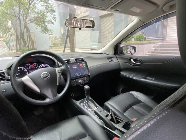 Nissan Tiida  第9張相片