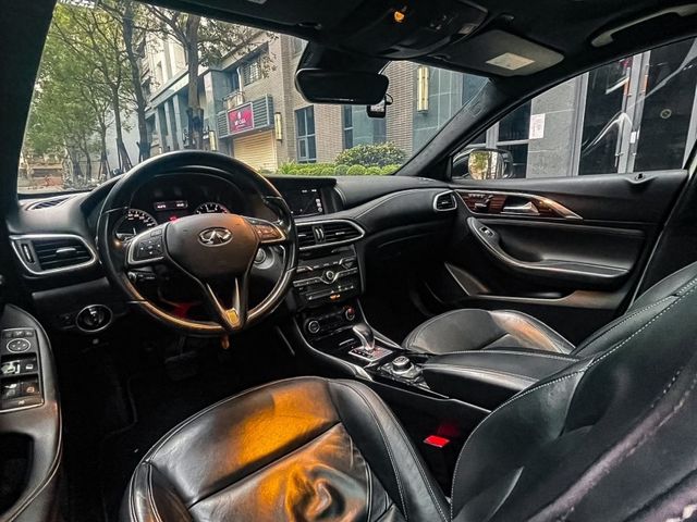Infiniti Q30  第6張相片