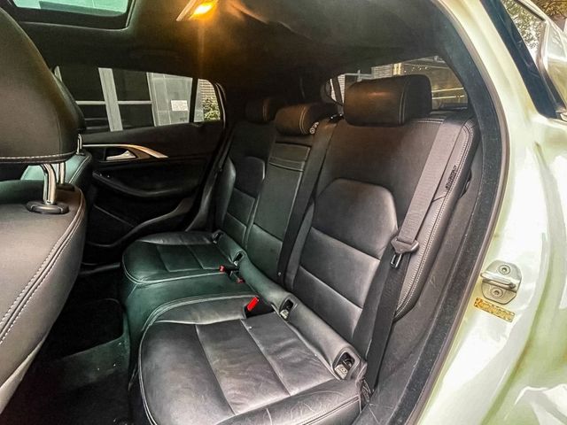 Infiniti Q30  第7張相片