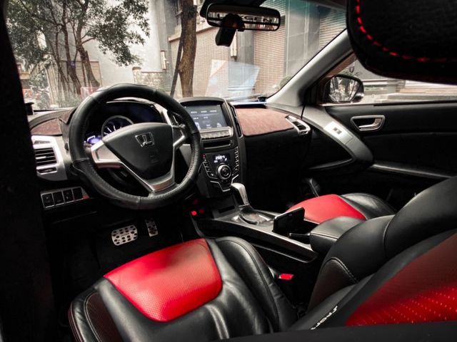 Luxgen U6 Turbo  第6張相片