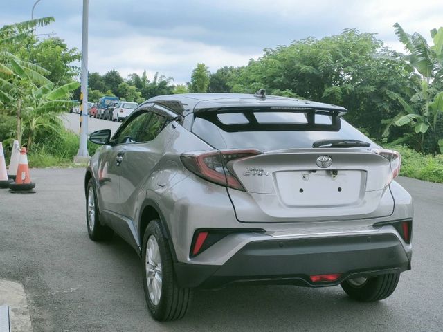 Toyota C-HR  第4張相片