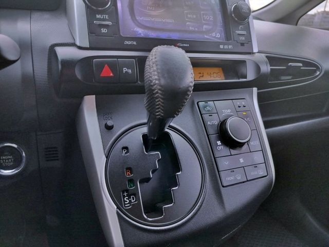Toyota Wish  第12張相片