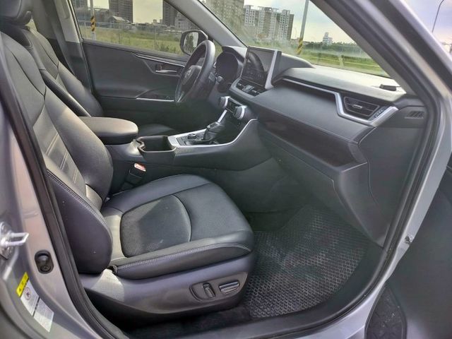 Toyota RAV4  第8張相片