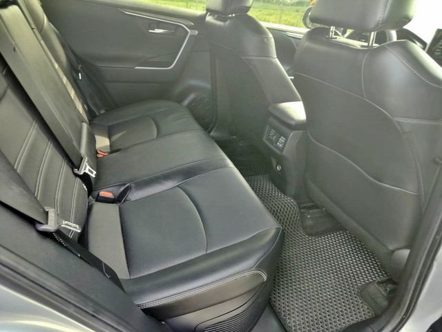 Toyota RAV4  第9張相片
