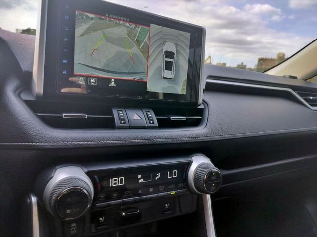 Toyota RAV4  第12張相片