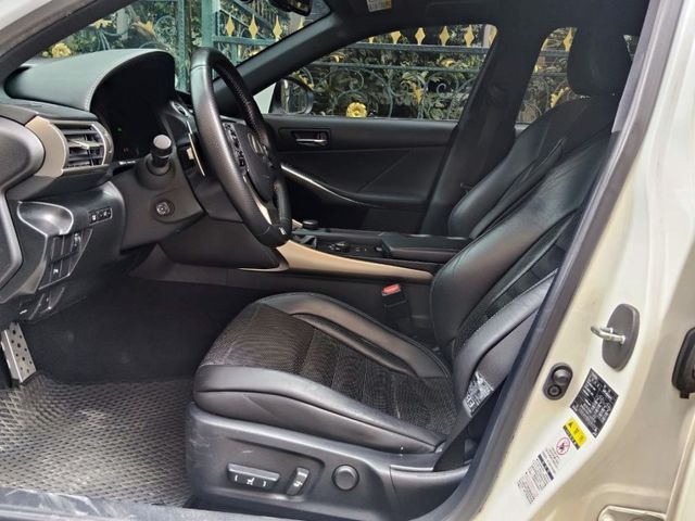 Lexus IS  第11張相片