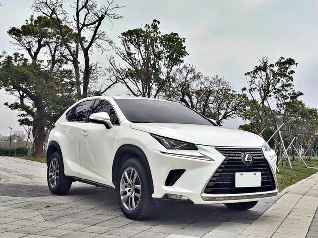 Lexus NX  第7張相片