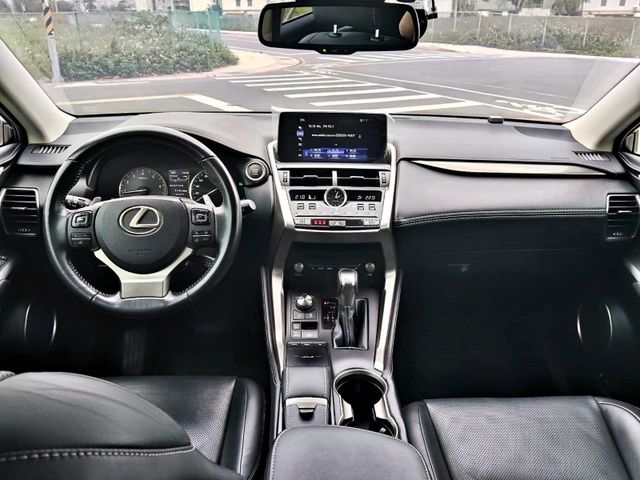 Lexus NX  第10張相片