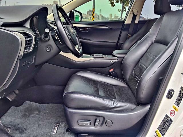 Lexus NX  第11張相片