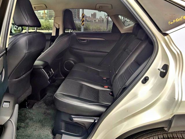 Lexus NX  第12張相片
