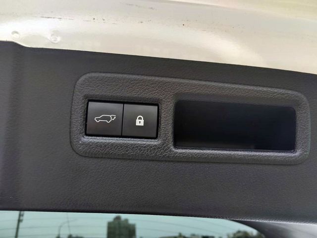 Lexus NX  第14張相片