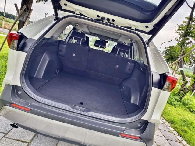 2019 Toyota RAV4 2.5 Hybrid旗艦  第11張相片