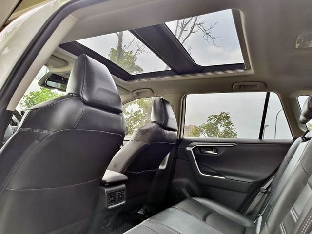 2019 Toyota RAV4 2.5 Hybrid旗艦  第12張相片