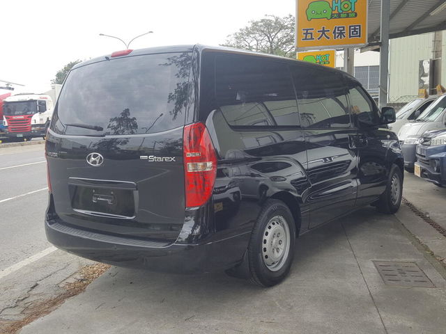 HYUNDAI現代 STAREX  第2張相片