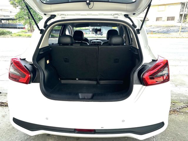 NISSAN日產 TIIDA  第7張相片