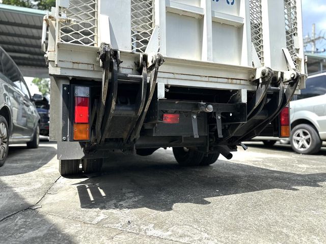 MITSUBISHI三菱 CANTER  第11張相片