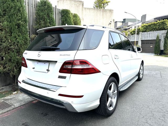 M-BENZ賓士 ML250 BLUETEC 4MATIC  第2張相片