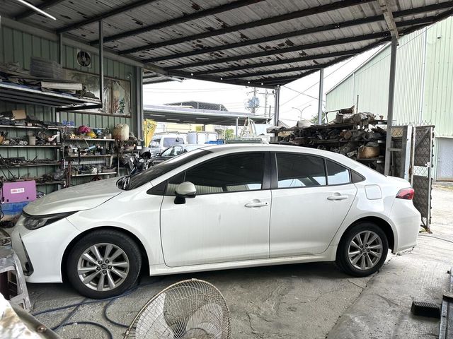 TOYOTA豐田 ALTIS  第3張相片