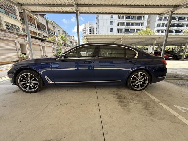 BMW寶馬 760LI  第7張相片