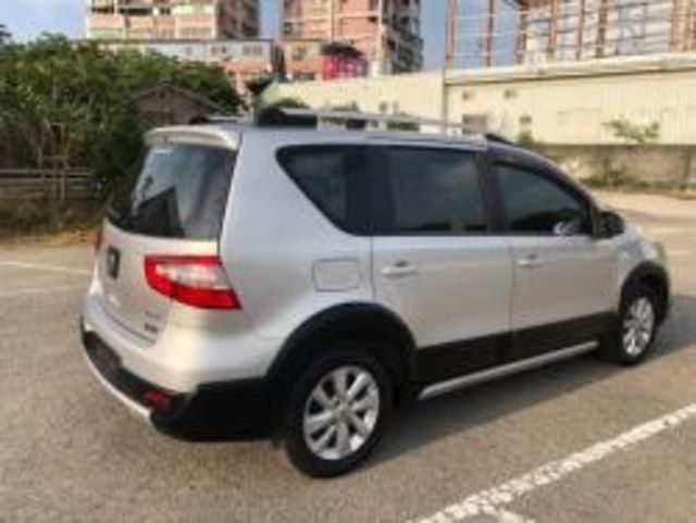 NISSAN日產 LIVINA  第2張相片