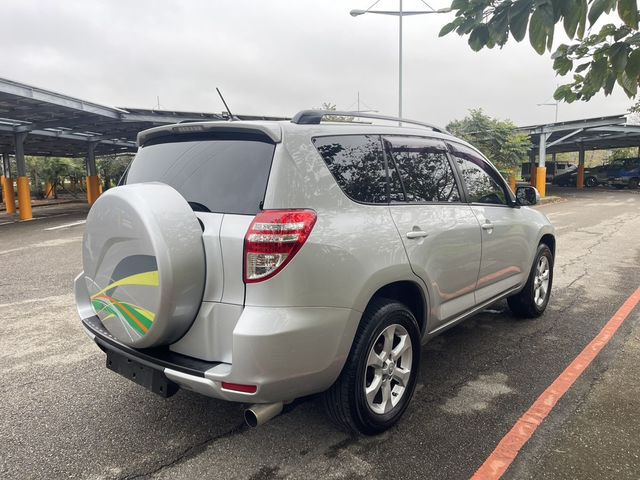 TOYOTA豐田 RAV4  第2張相片
