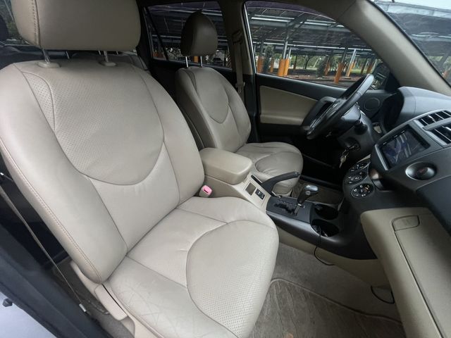 TOYOTA豐田 RAV4  第8張相片