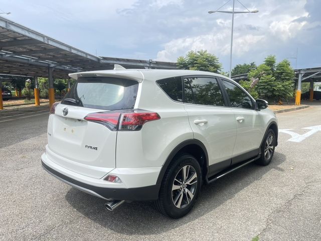 TOYOTA豐田 RAV4  第2張相片