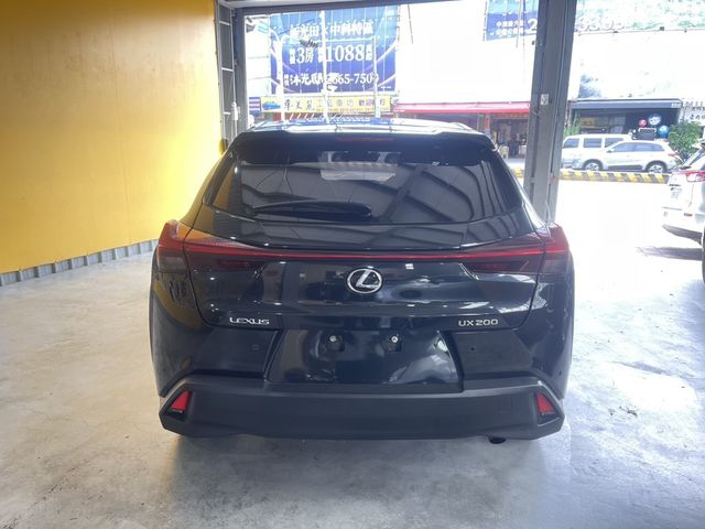 LEXUS凌志 UX200  第4張相片