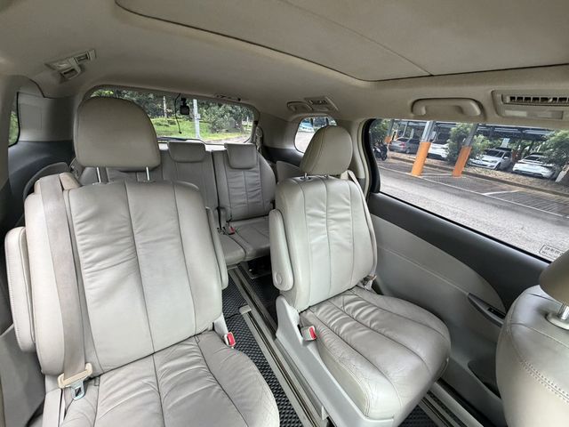 TOYOTA豐田 PREVIA  第9張相片