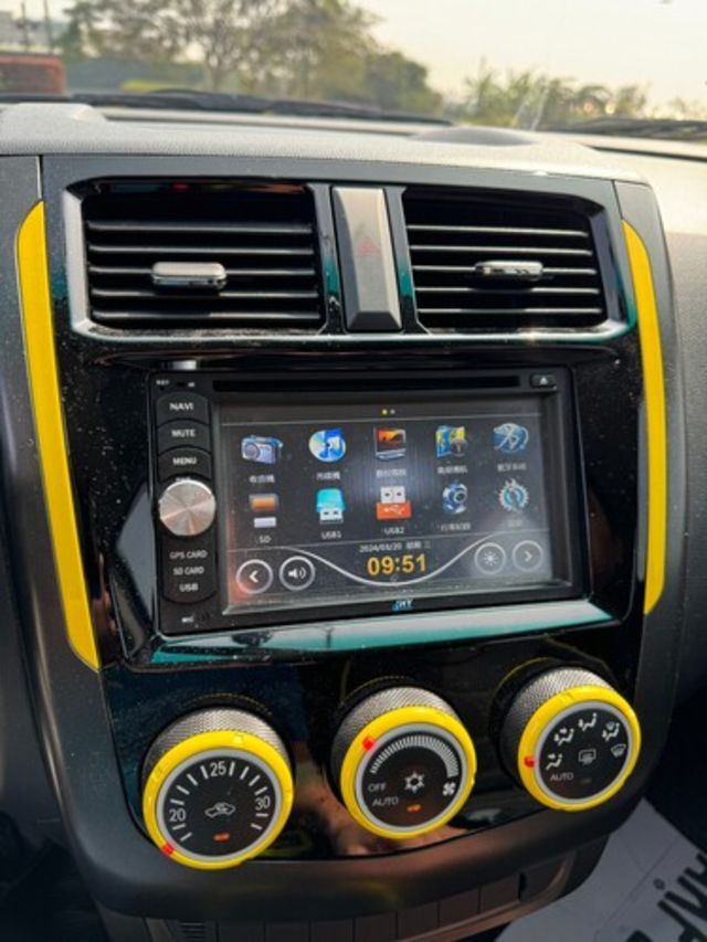 MITSUBISHI三菱 COLT PLUS  第7張相片