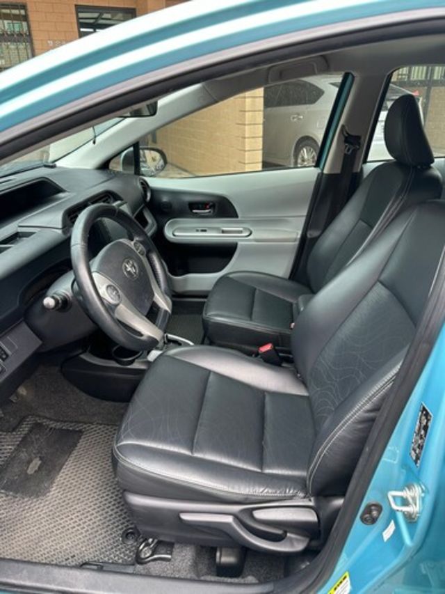 TOYOTA豐田 PRIUS C  第2張相片