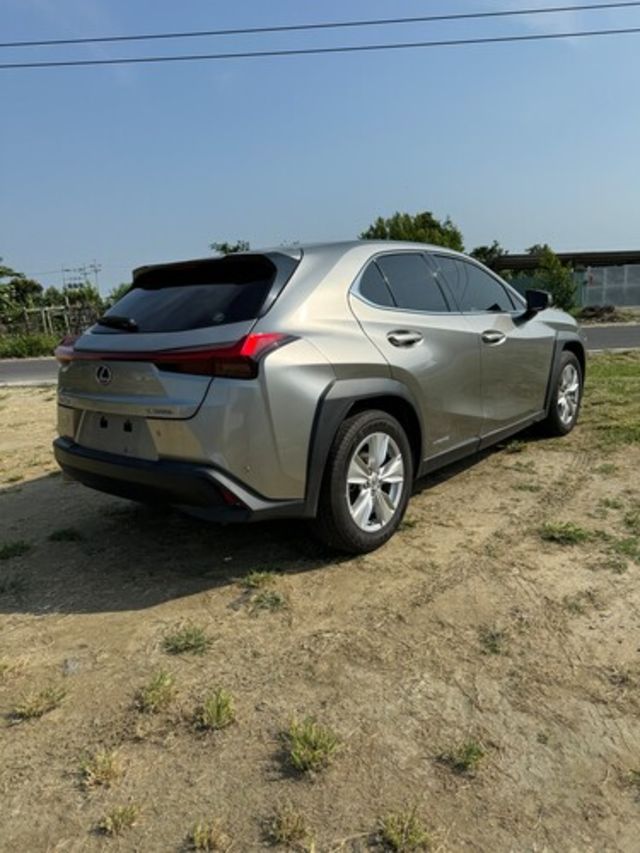 LEXUS凌志 UX250H  第8張相片