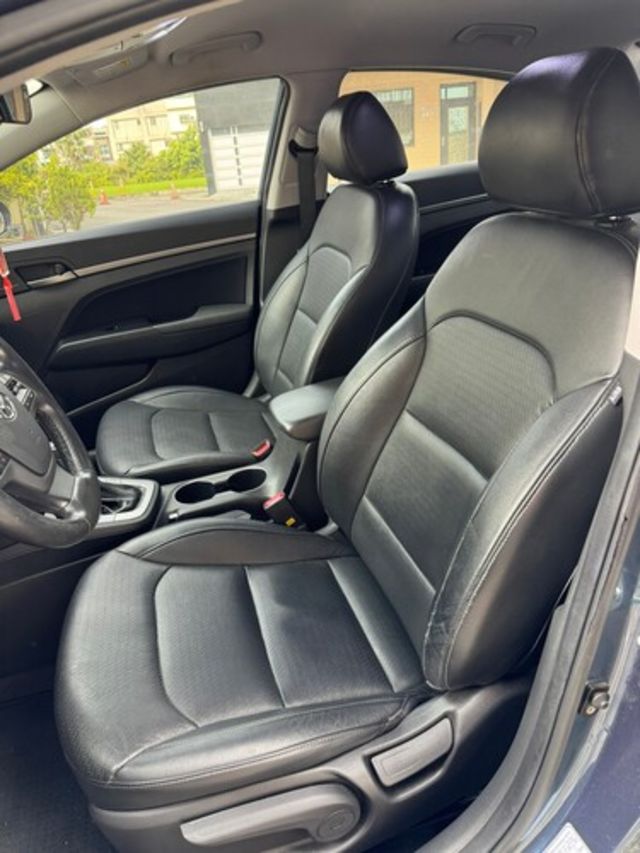 HYUNDAI現代 ELANTRA  第4張相片