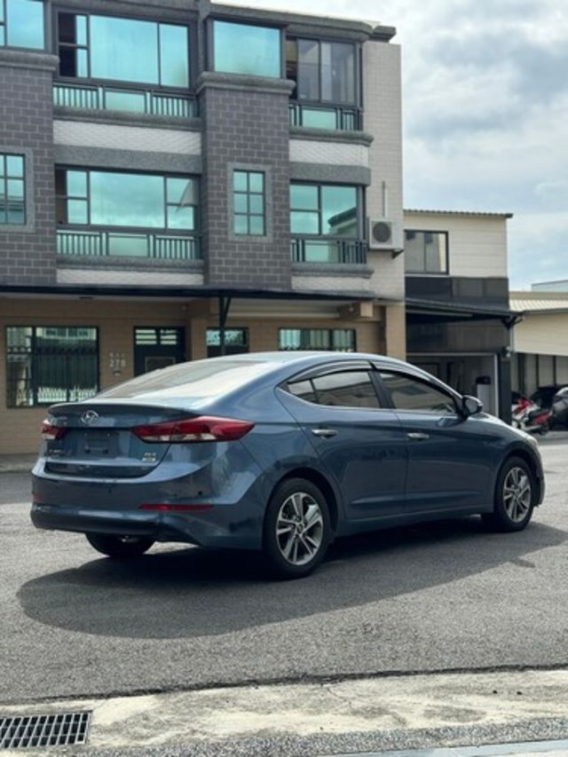 HYUNDAI現代 ELANTRA  第6張相片