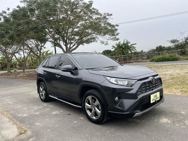 TOYOTA豐田 RAV4  第3張相片