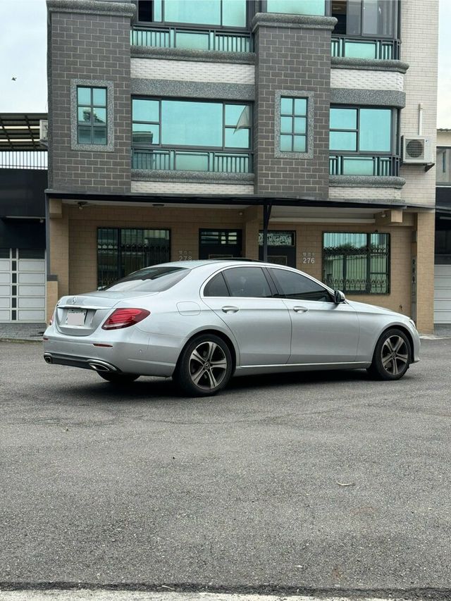 M-BENZ賓士 E200  第2張相片