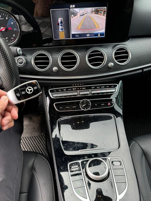 M-BENZ賓士 E200  第5張相片