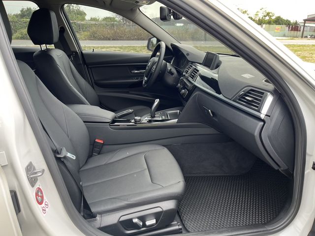 BMW寶馬 318I  第17張相片