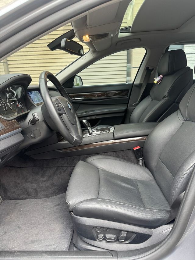 BMW寶馬 740LI  第7張相片