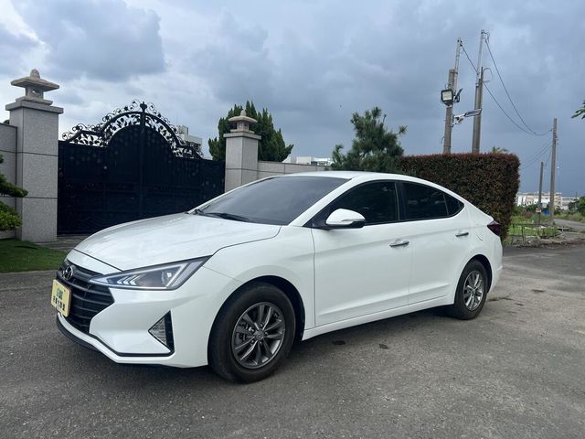 HYUNDAI現代 ELANTRA  第1張相片