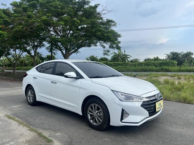 HYUNDAI現代 ELANTRA  第5張相片