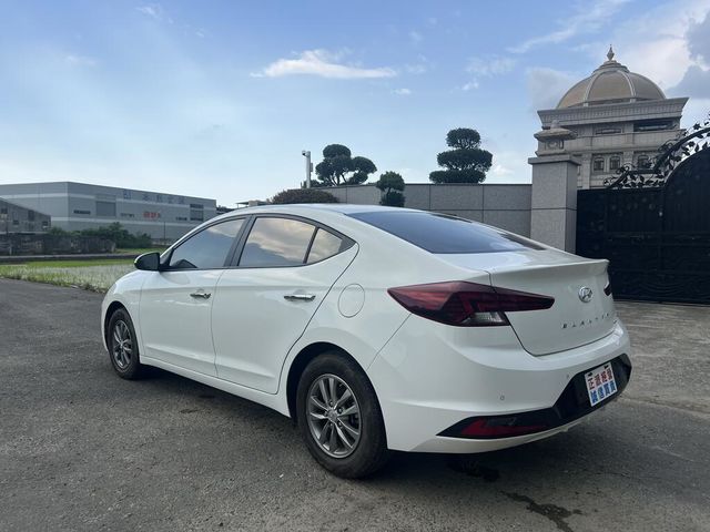 HYUNDAI現代 ELANTRA  第11張相片