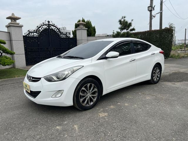 HYUNDAI現代 ELANTRA  第1張相片